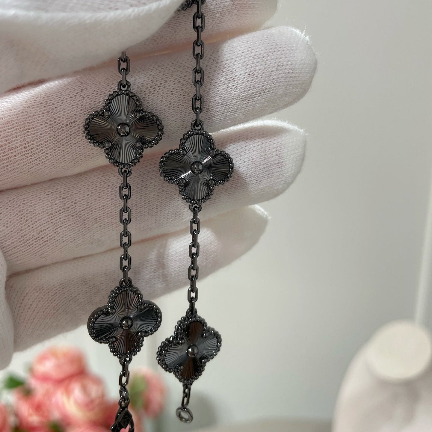 [ROSE]CLOVER 5 MOTIF BLACK BRACELET