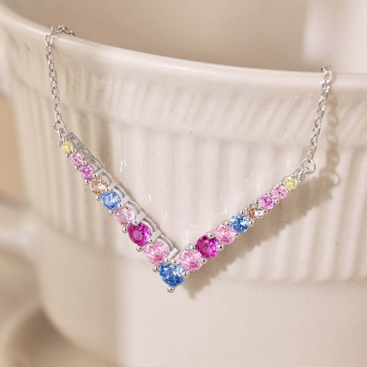 [Rose Jewels]Verzierte Halskette mit Rundschliff