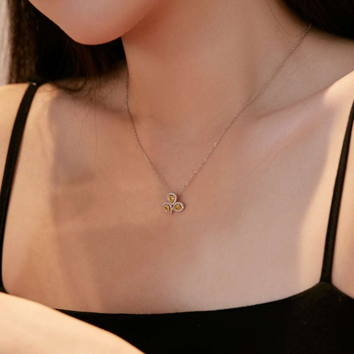 [Rose Jewels]Elegant Flower Shape Pear Cut Necklace