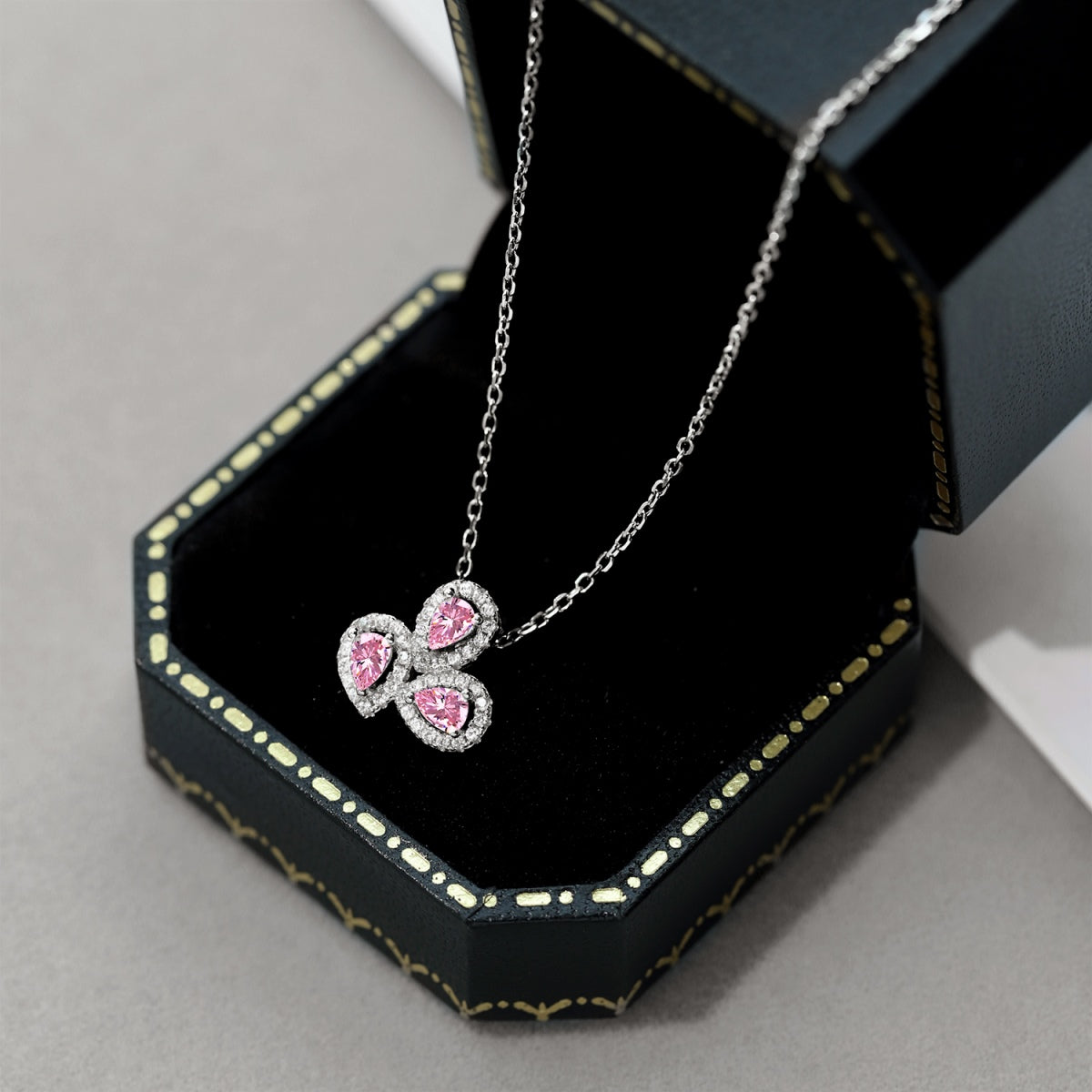 [Rose Jewels]Elegant Flower Shape Pear Cut Necklace