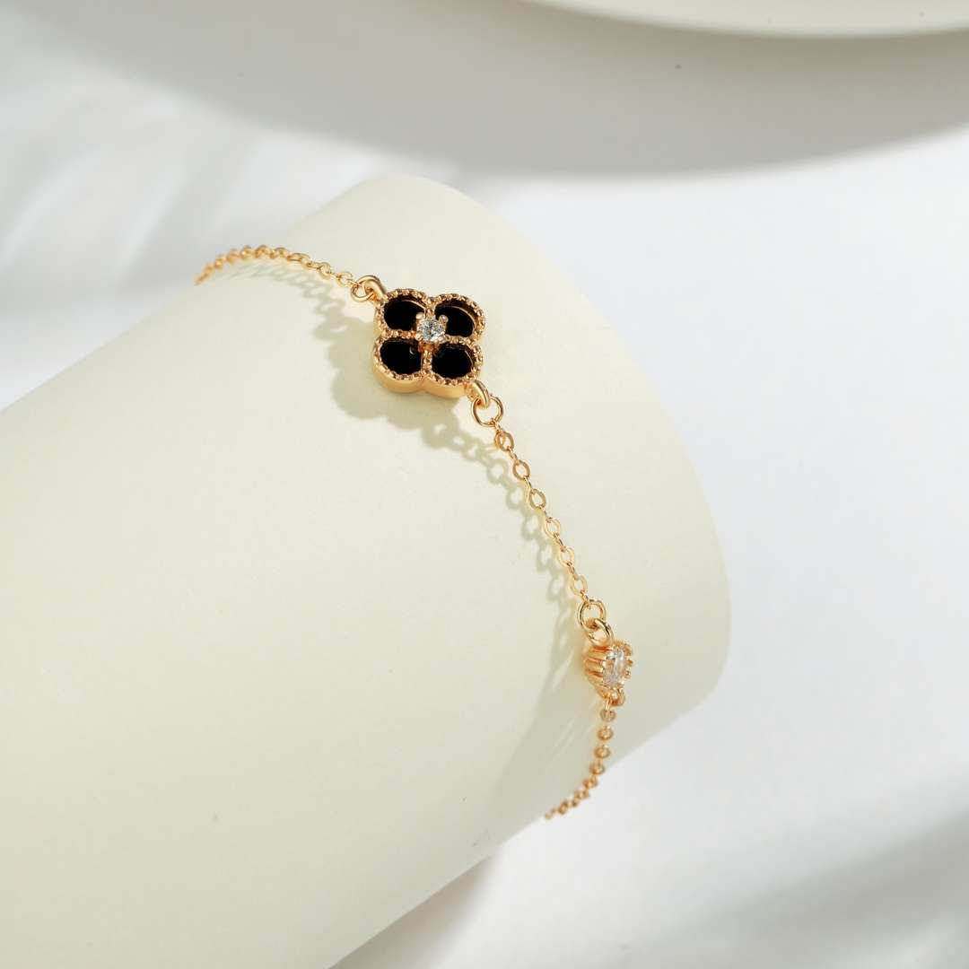 [Rose Jewels]Delicate Four Leaf Clover Bracelet