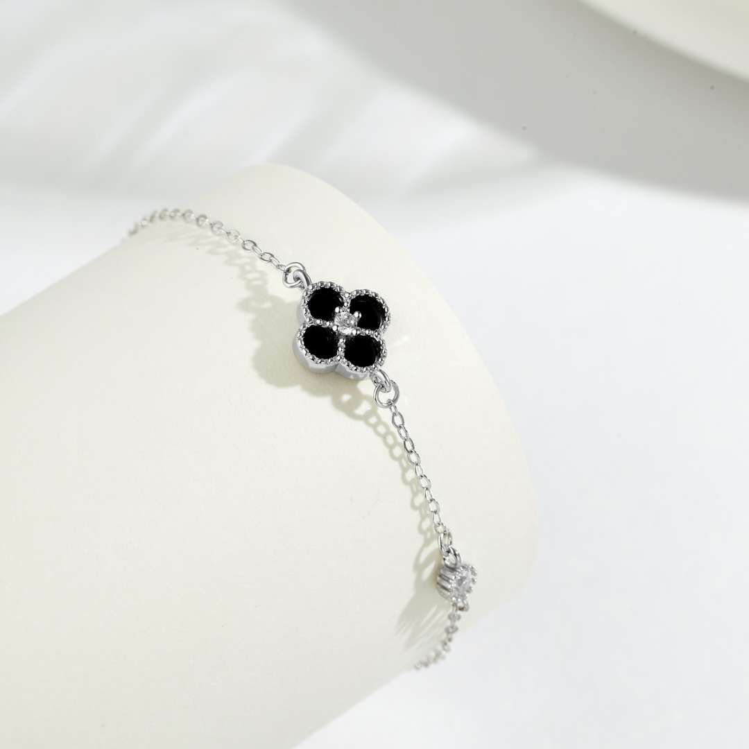 [Rose Jewels]Delicate Four Leaf Clover Bracelet