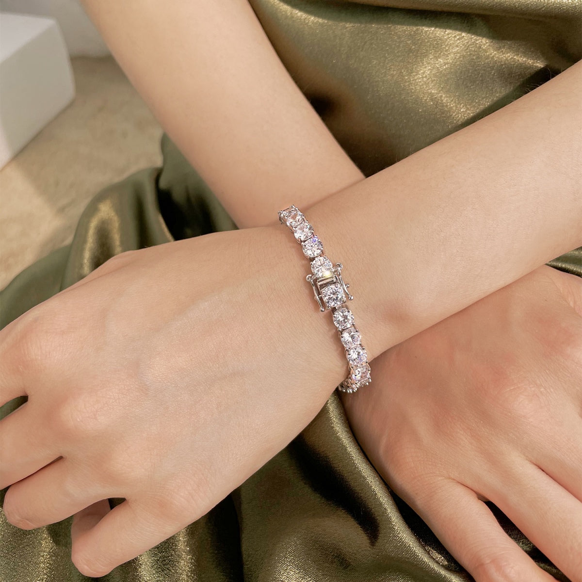 [Rose Jewels]0.75 Carat Dazzling Round Cut Wedding Bracelet