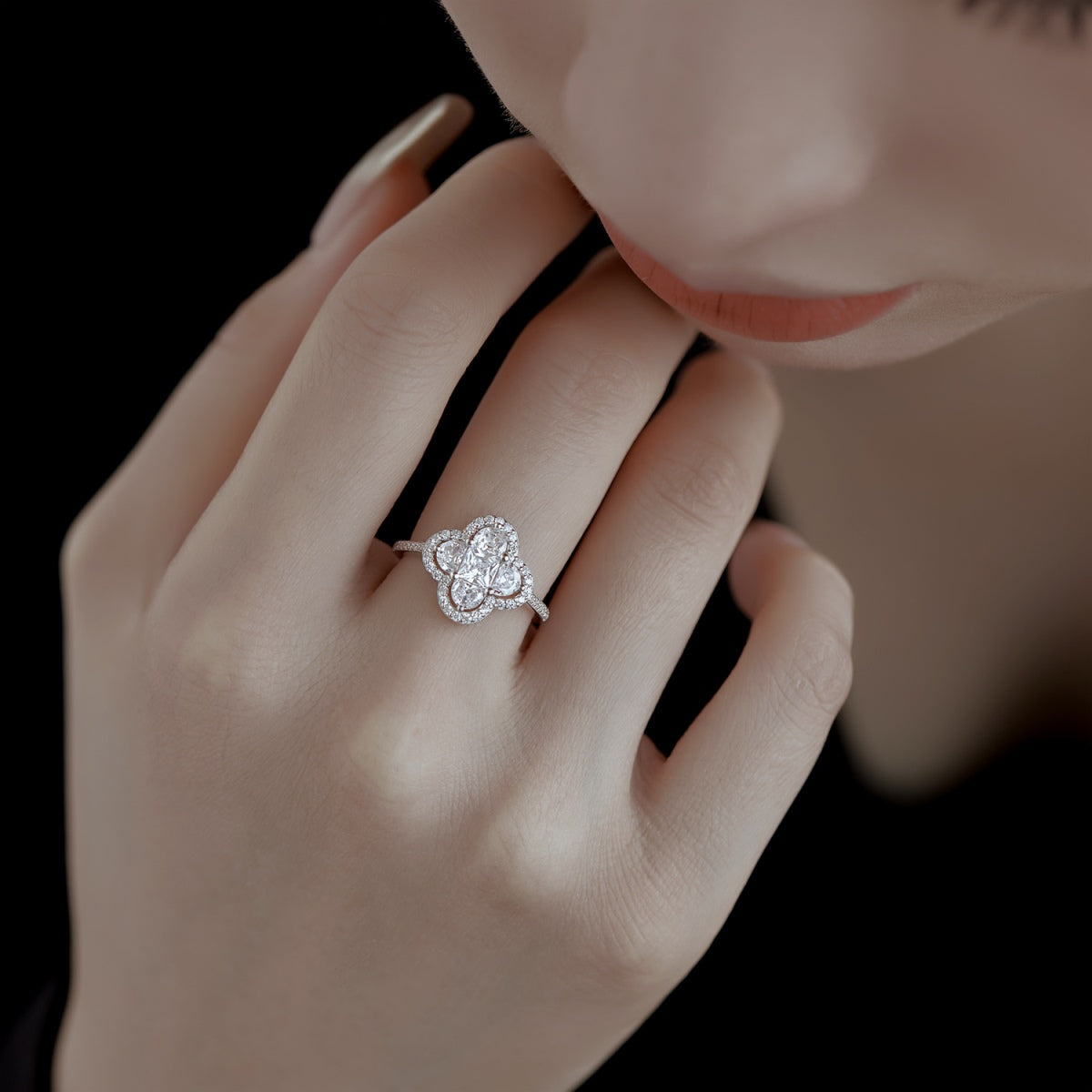 [Rose Jewels]Luxurious Eternity Flower Shape Banquet Ring