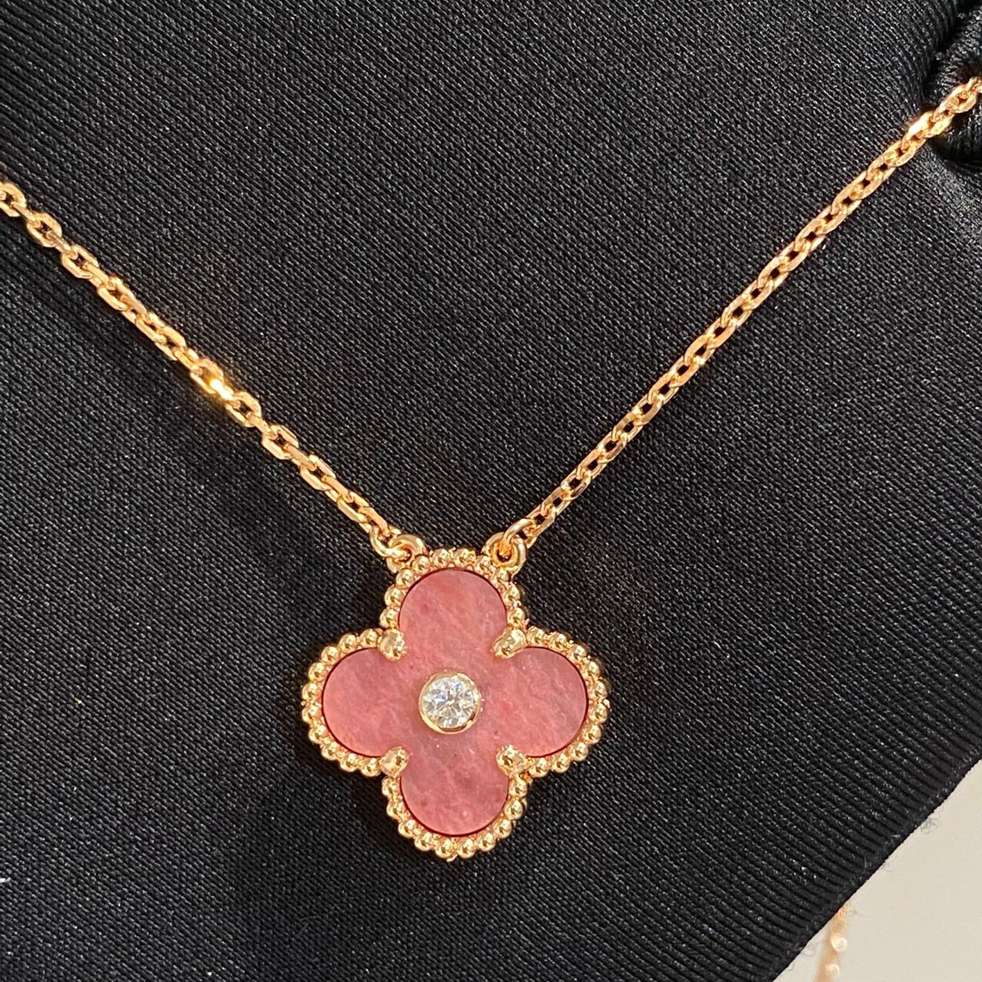 [ROSE]CLOVER 15MM DIAMOND RHODONITE NECKLACE