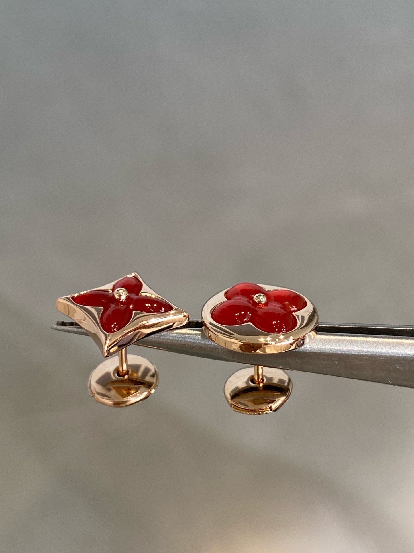 [Rose Jewels]Ohrstecker aus Roségold mit Stern und Sonne und Karneol