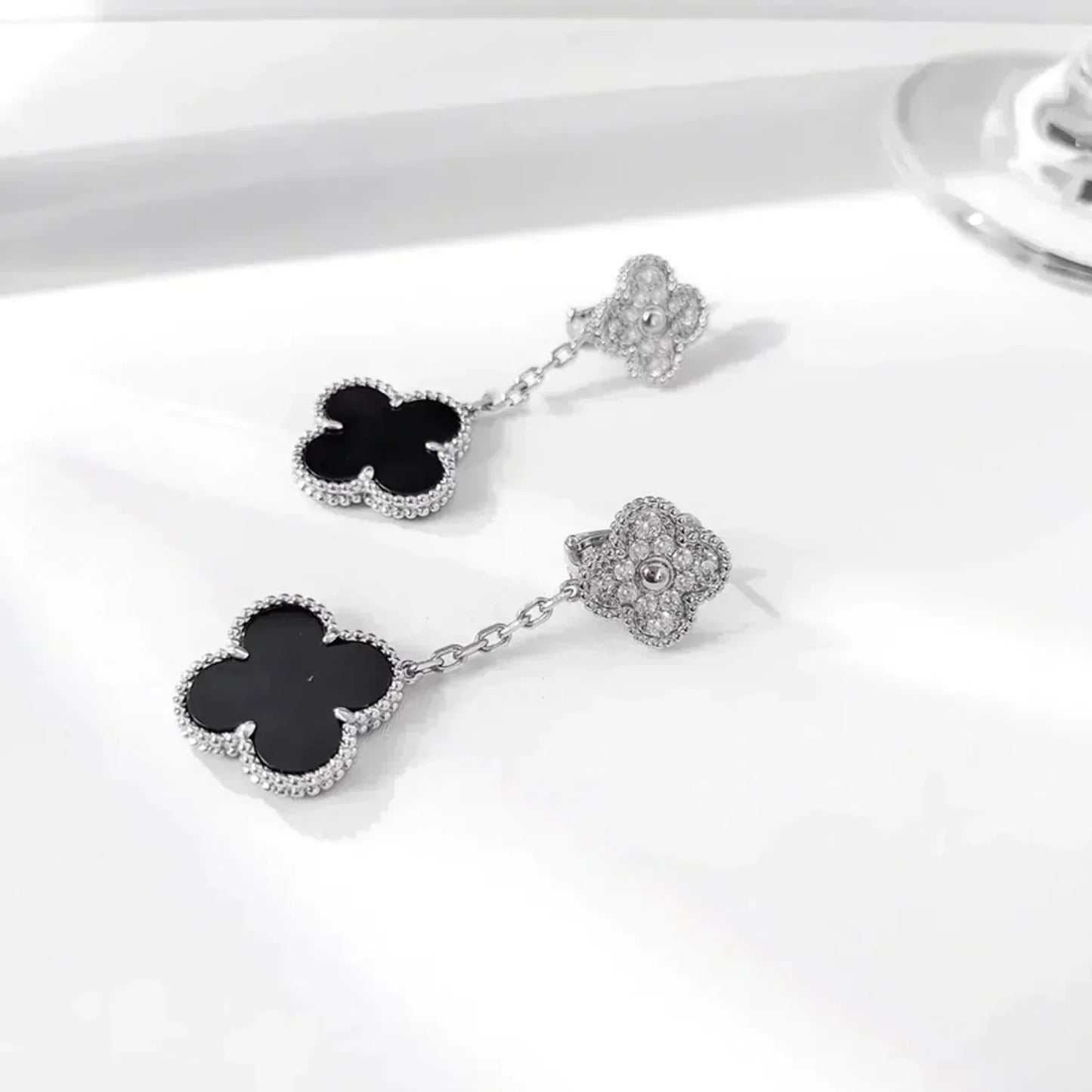 [ROSE]CLOVER 2 MOTIFS  DIAMOND ONYX EARRINGS SILVER