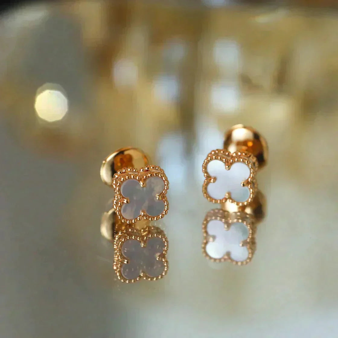 [ROSE]CLOVER MINI 9.5MM WHITE MOP EARRINGS