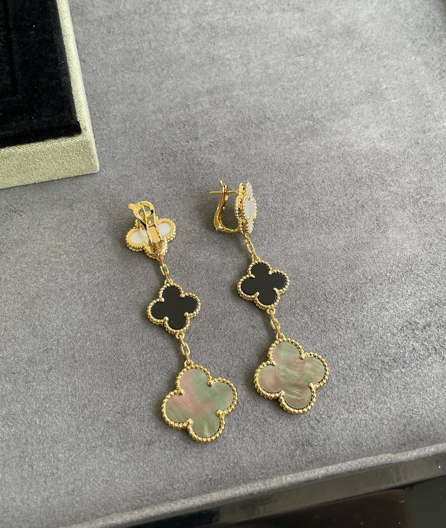 CLOVER 3 MOTIF MOP ONYX DARK MOP PINK GOLD EARRINGS