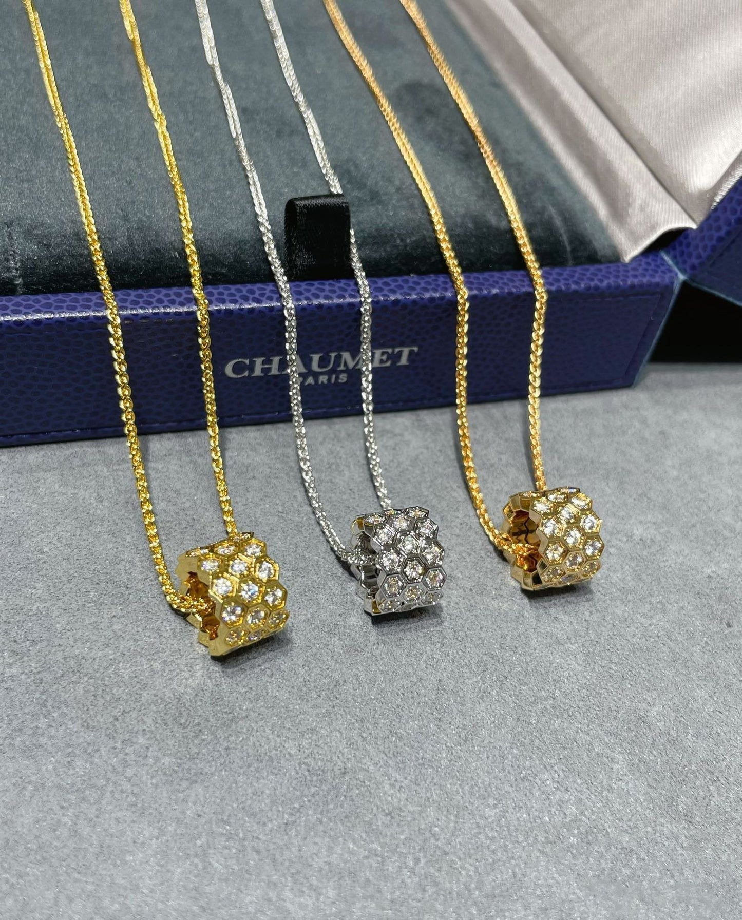 [Rose Jewels]BEE LOVE DIAMOND PAVED 3 ROW NECKLACE