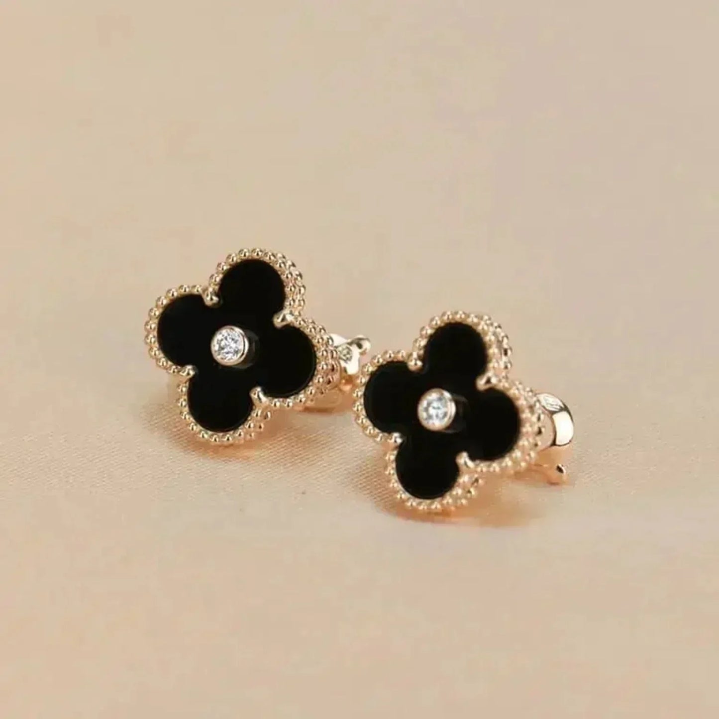 [ROSE]CLOVER MEDIUM 1 MOTIFS ONYX DIAMOND EARRINGS