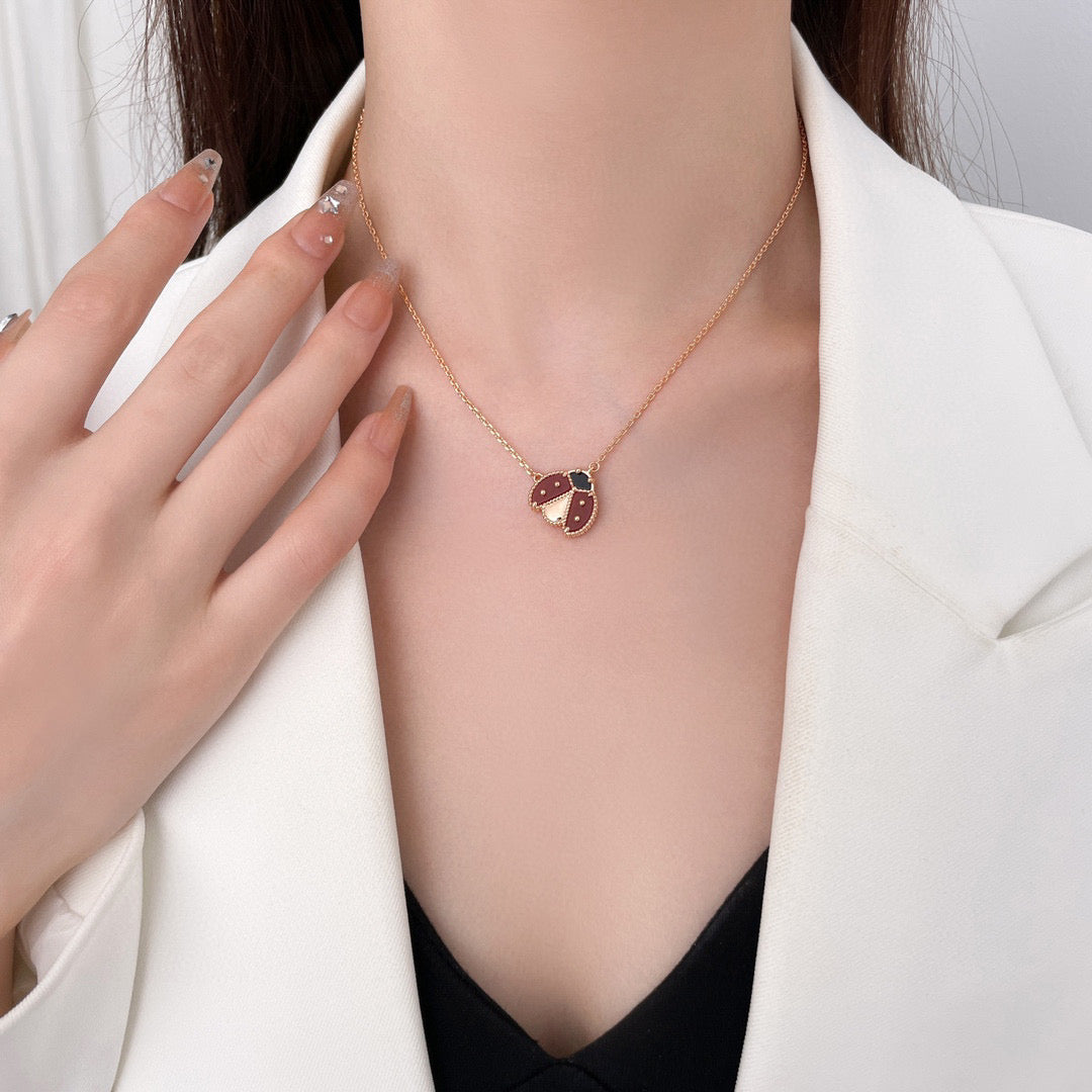 [ROSE]LUCKY  CARNELIANS LADYBUG NECKLACE