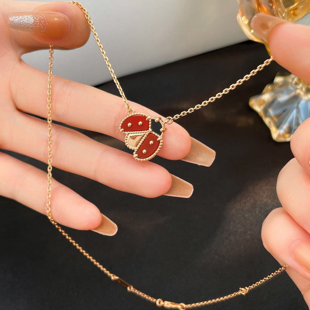 [ROSE]LUCKY  CARNELIANS LADYBUG NECKLACE