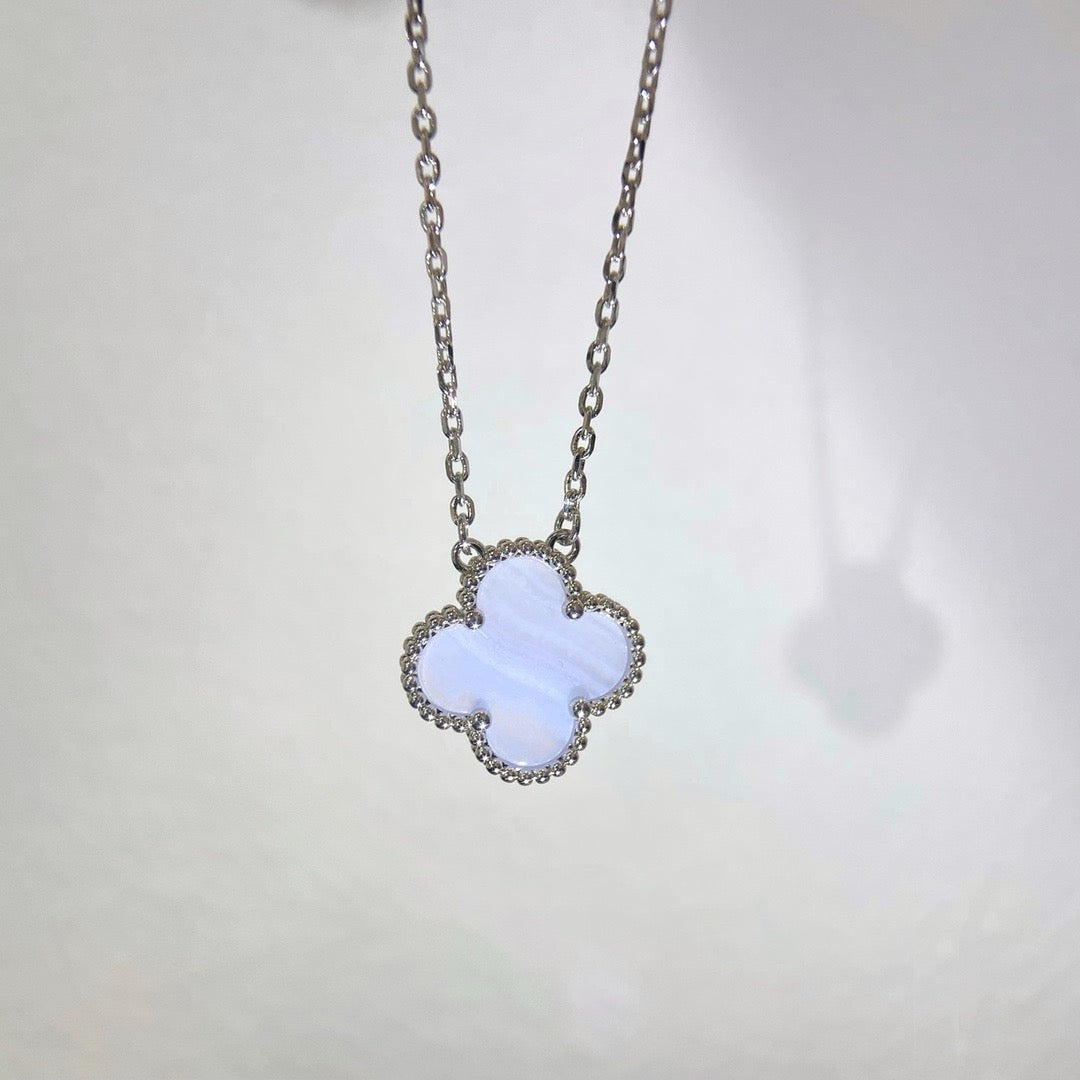 [ROSE]CLOVER 15MM BLUE CHALCEDONY NECKLACE SILVER