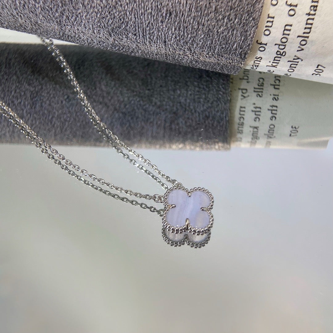 [ROSE]CLOVER 15MM BLUE CHALCEDONY NECKLACE SILVER