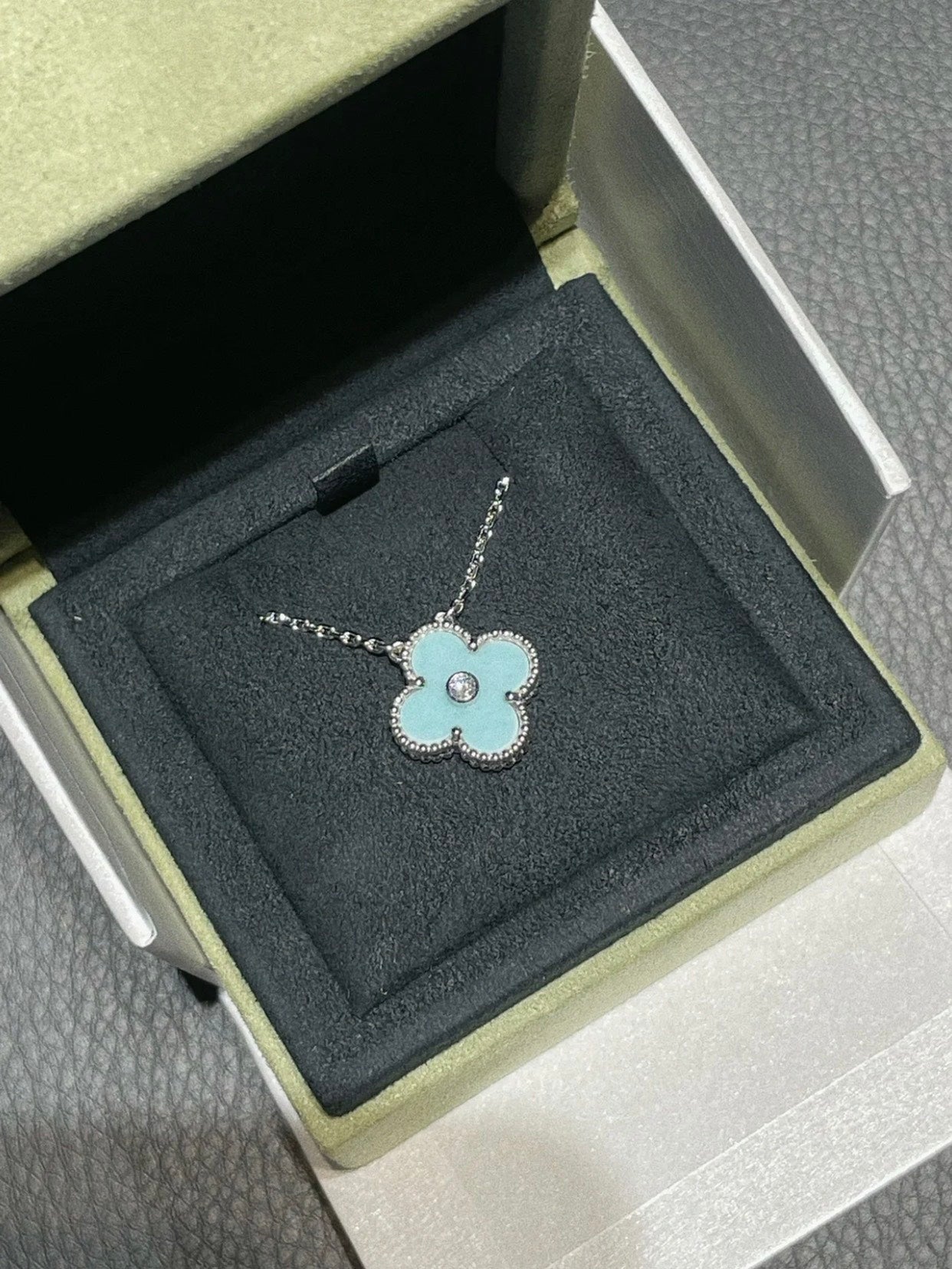 [ROSE]CLOVER 1 DIAMOND LIGHT BLUE SILVER NECKLACE