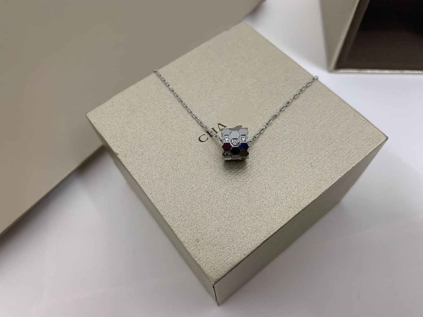 [Rose Jewels]BEE LOVE DIAMOND NECKLACE