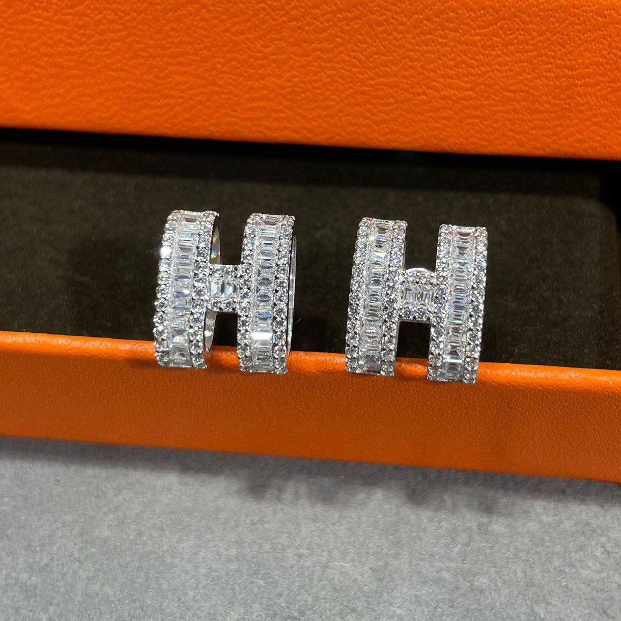 [Rose Jewels]H STUD EARRINGS WITH SILVER DIAMONDS