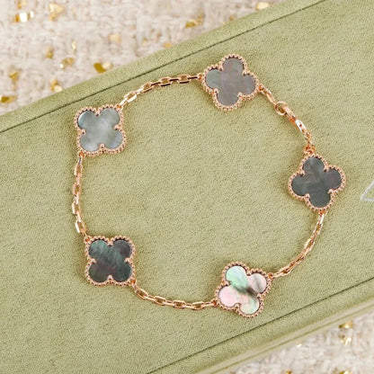 [ROSE]CLOVER 5 MOTIF GRAY MOP  BRACELET