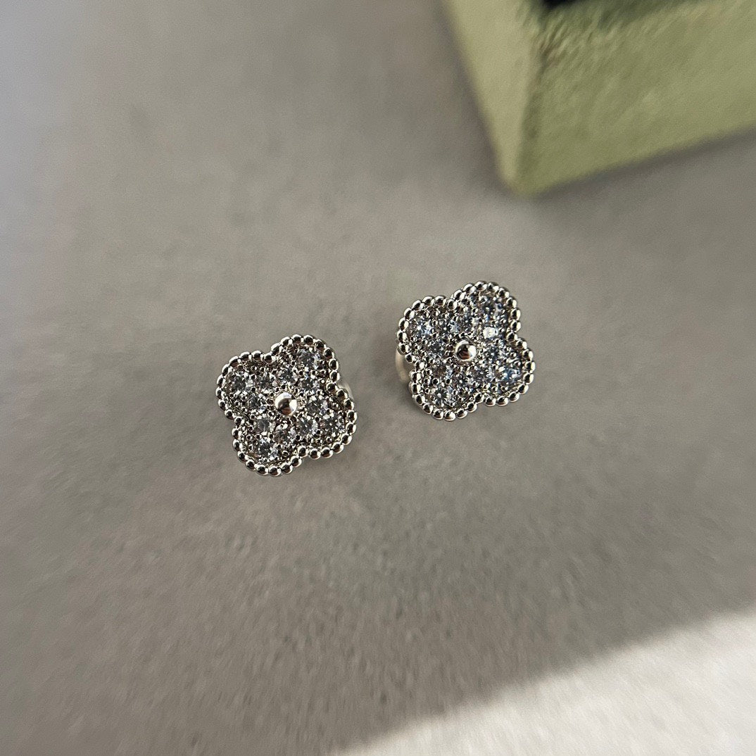 [ROSE]CLOVER MINI DIAMOND STUD EARRINGS